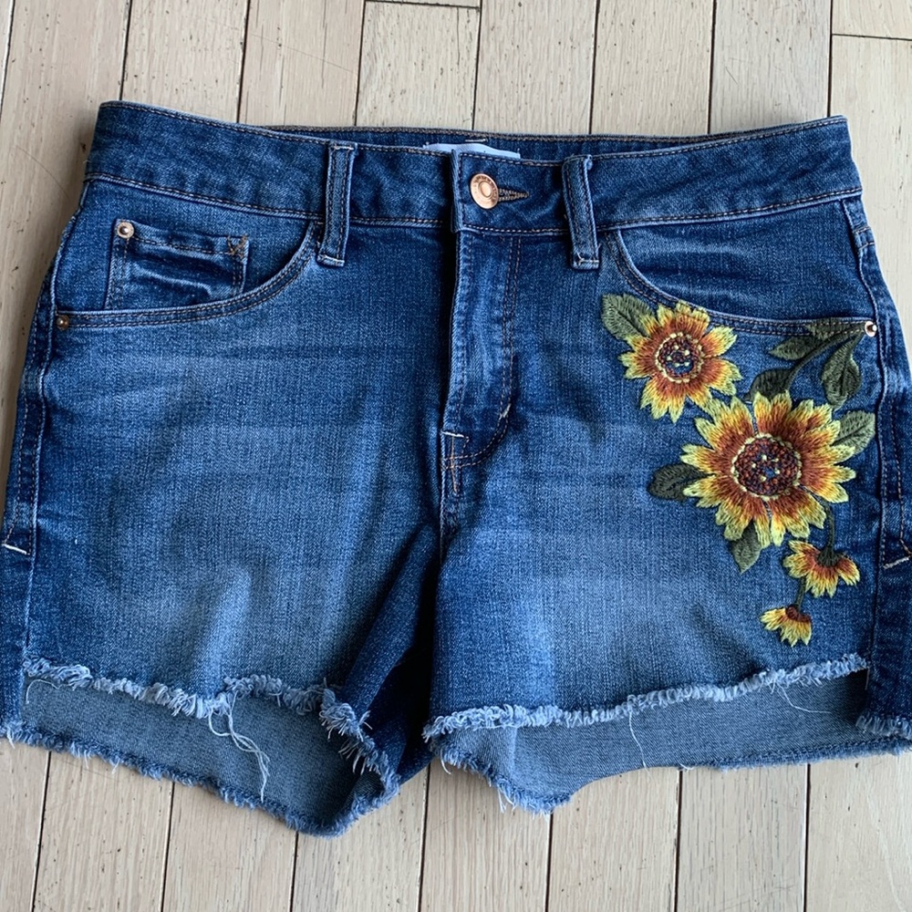 NWOT KENSIE DENIM SHORTS
